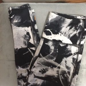 Lucy high rise yoga tight size xs